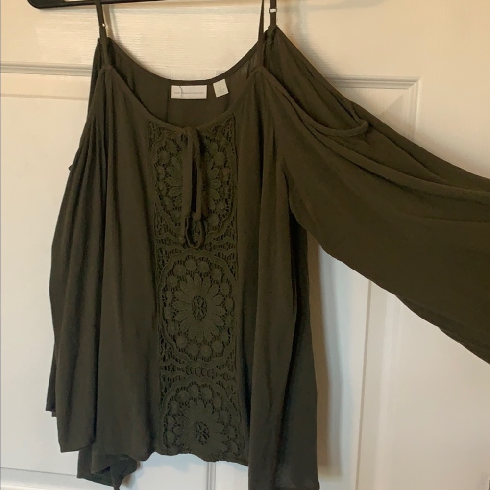 Green top - Picture 2 of 4